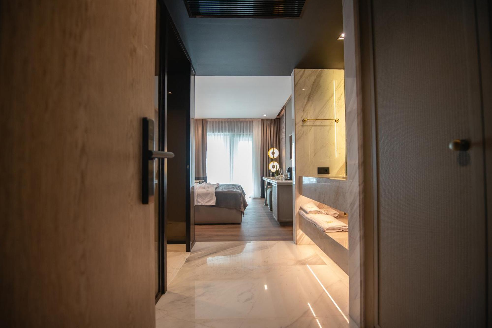 Belinda Hotel Mamaia Adults Only מראה חיצוני תמונה